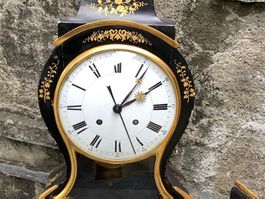 Schöne alte Pendule mit 1\4 Stundenschlag auf Tonfeder